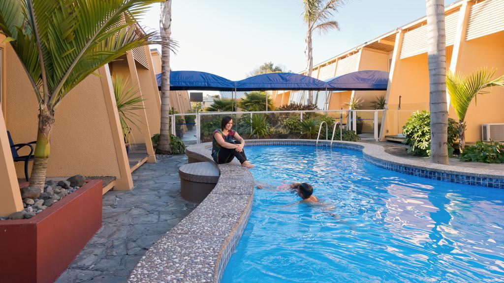 Oasis Beach Motel Taupo Ngoại thất bức ảnh