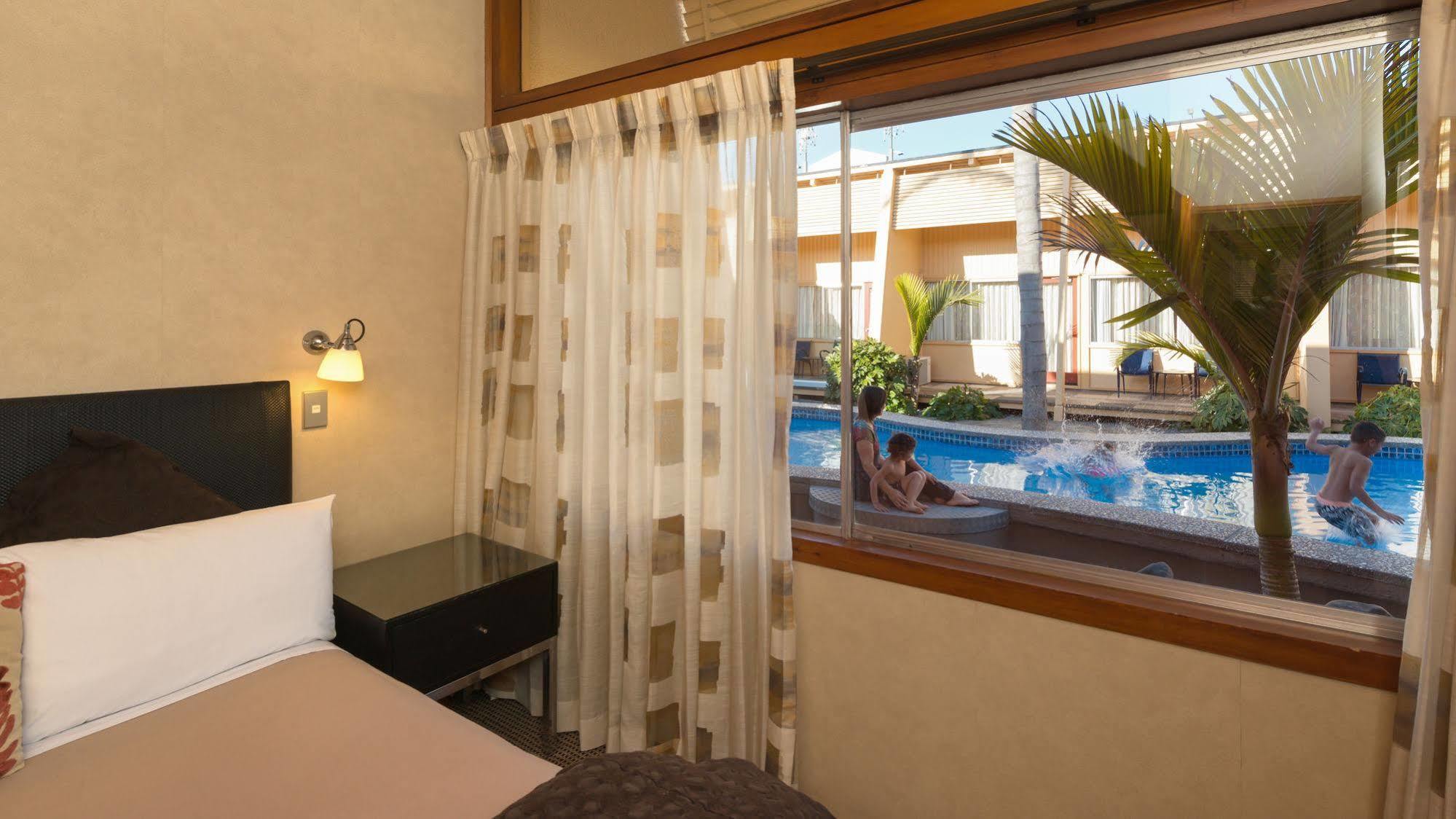 Oasis Beach Motel Taupo Ngoại thất bức ảnh