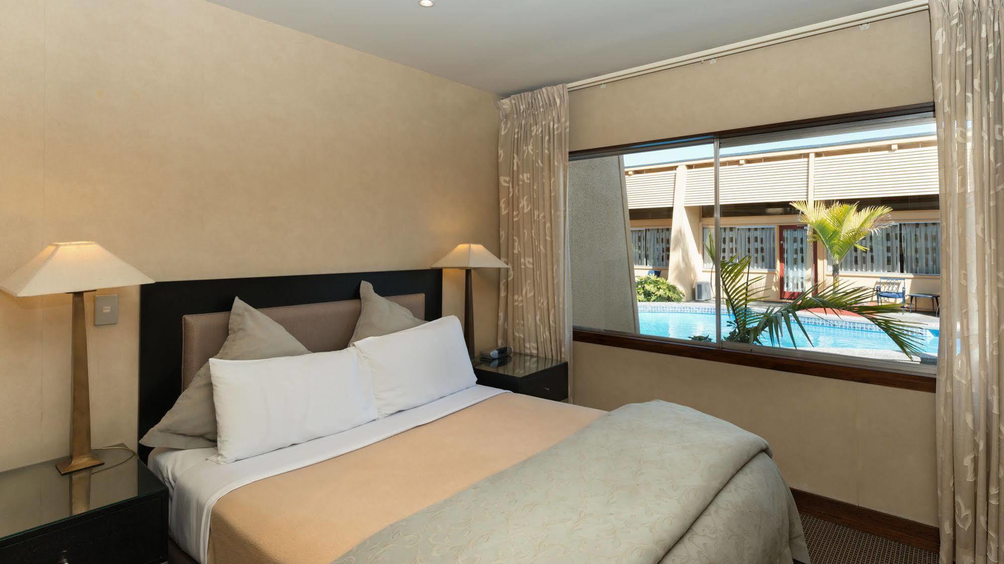 Oasis Beach Motel Taupo Ngoại thất bức ảnh
