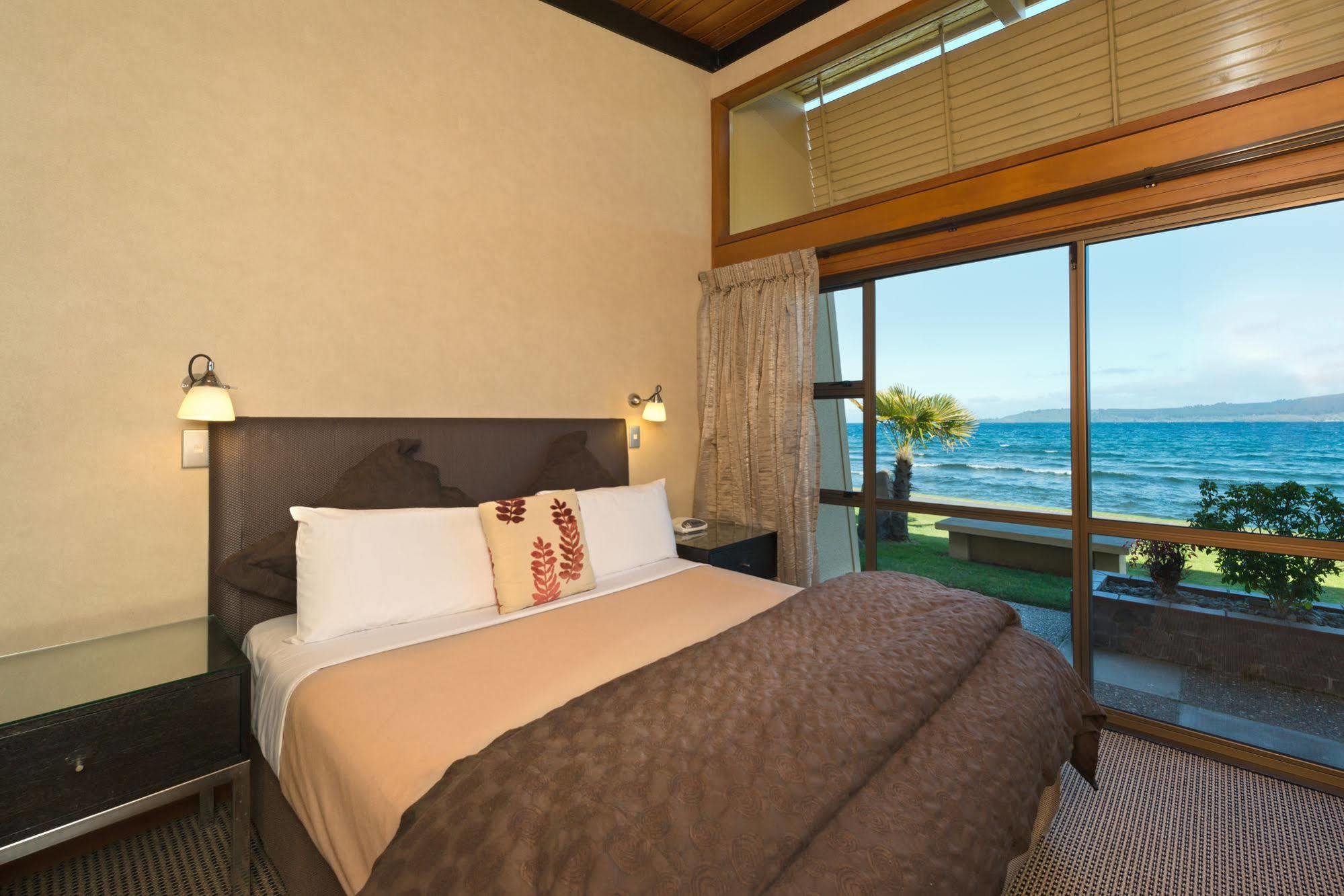 Oasis Beach Motel Taupo Ngoại thất bức ảnh