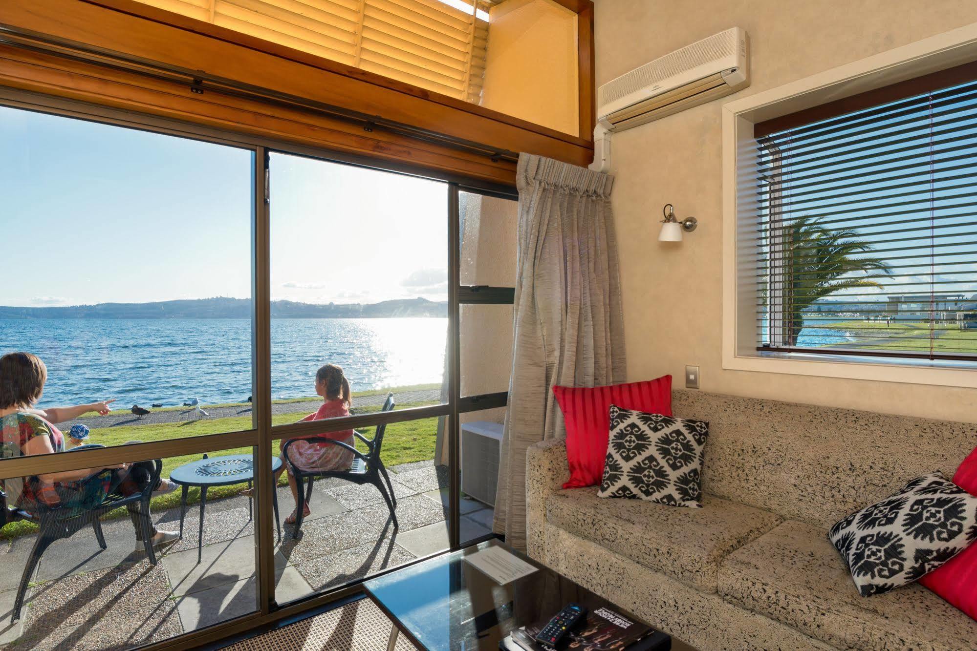 Oasis Beach Motel Taupo Ngoại thất bức ảnh