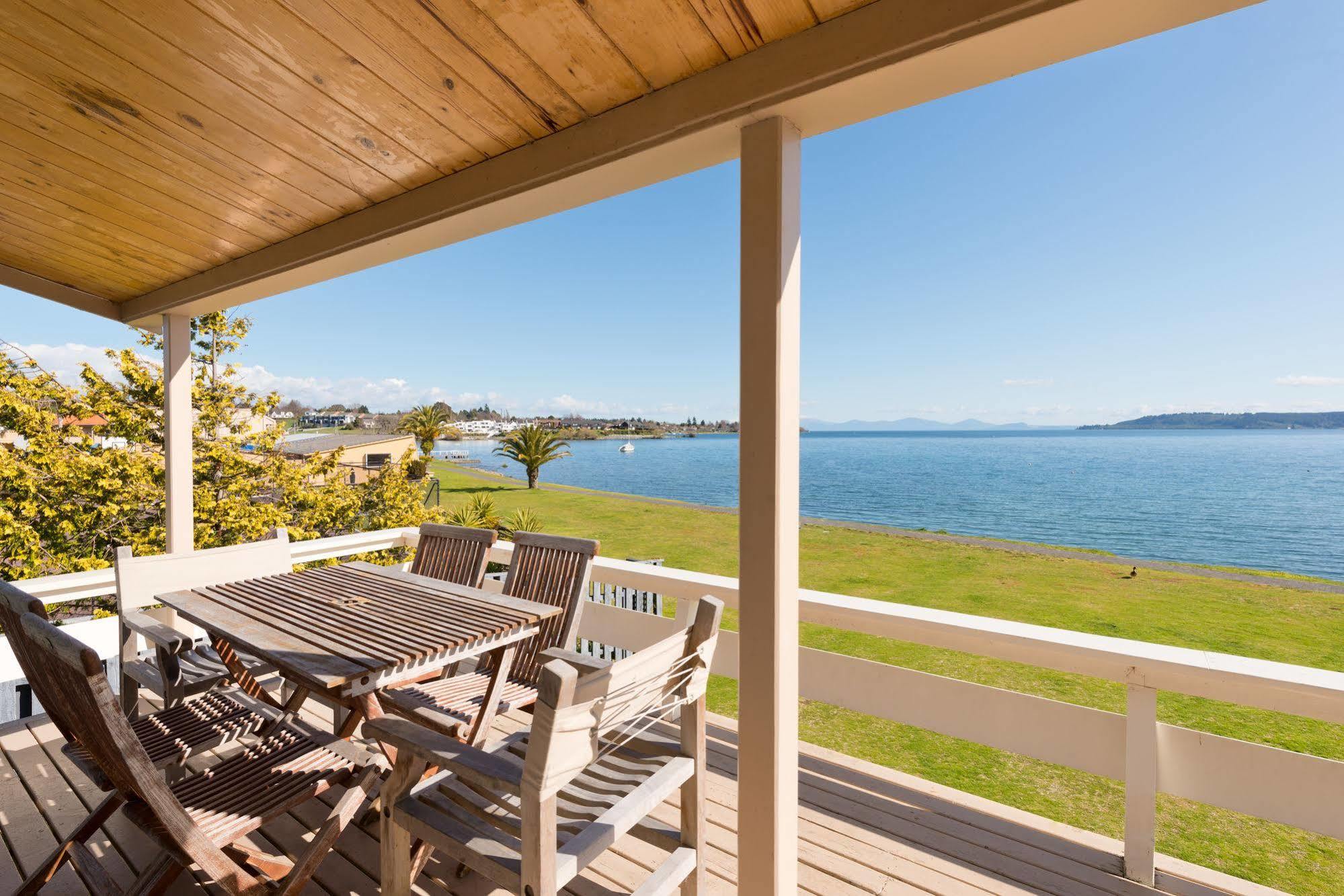 Oasis Beach Motel Taupo Ngoại thất bức ảnh