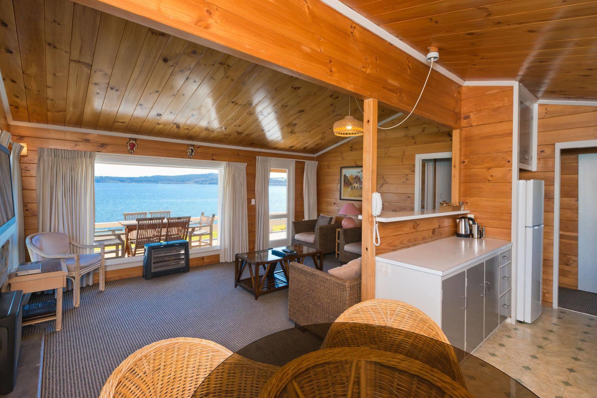 Oasis Beach Motel Taupo Ngoại thất bức ảnh