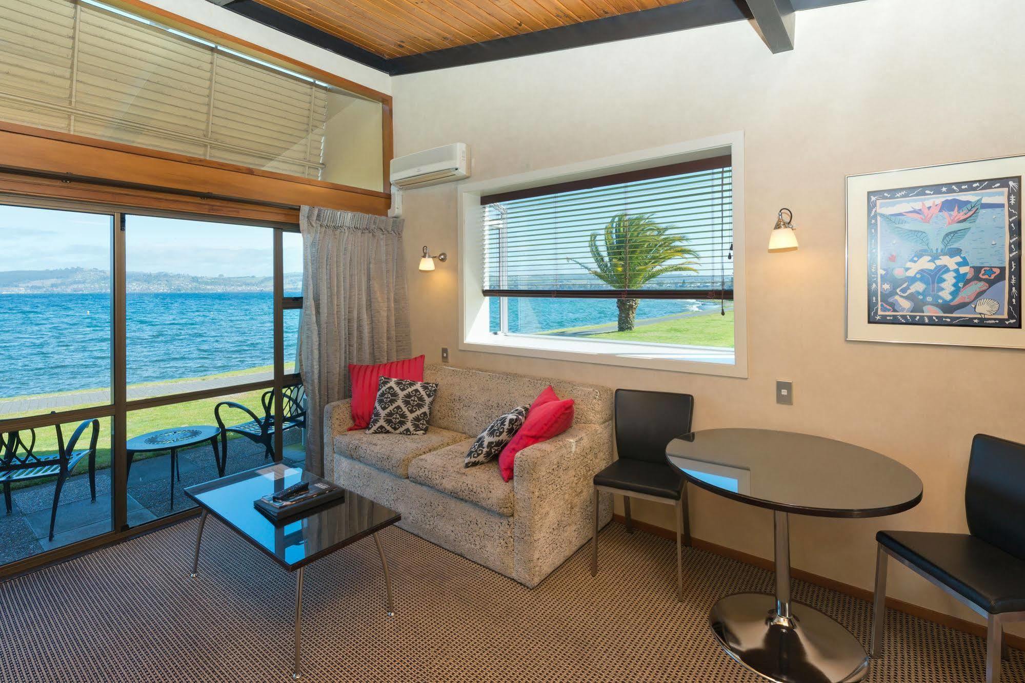 Oasis Beach Motel Taupo Ngoại thất bức ảnh