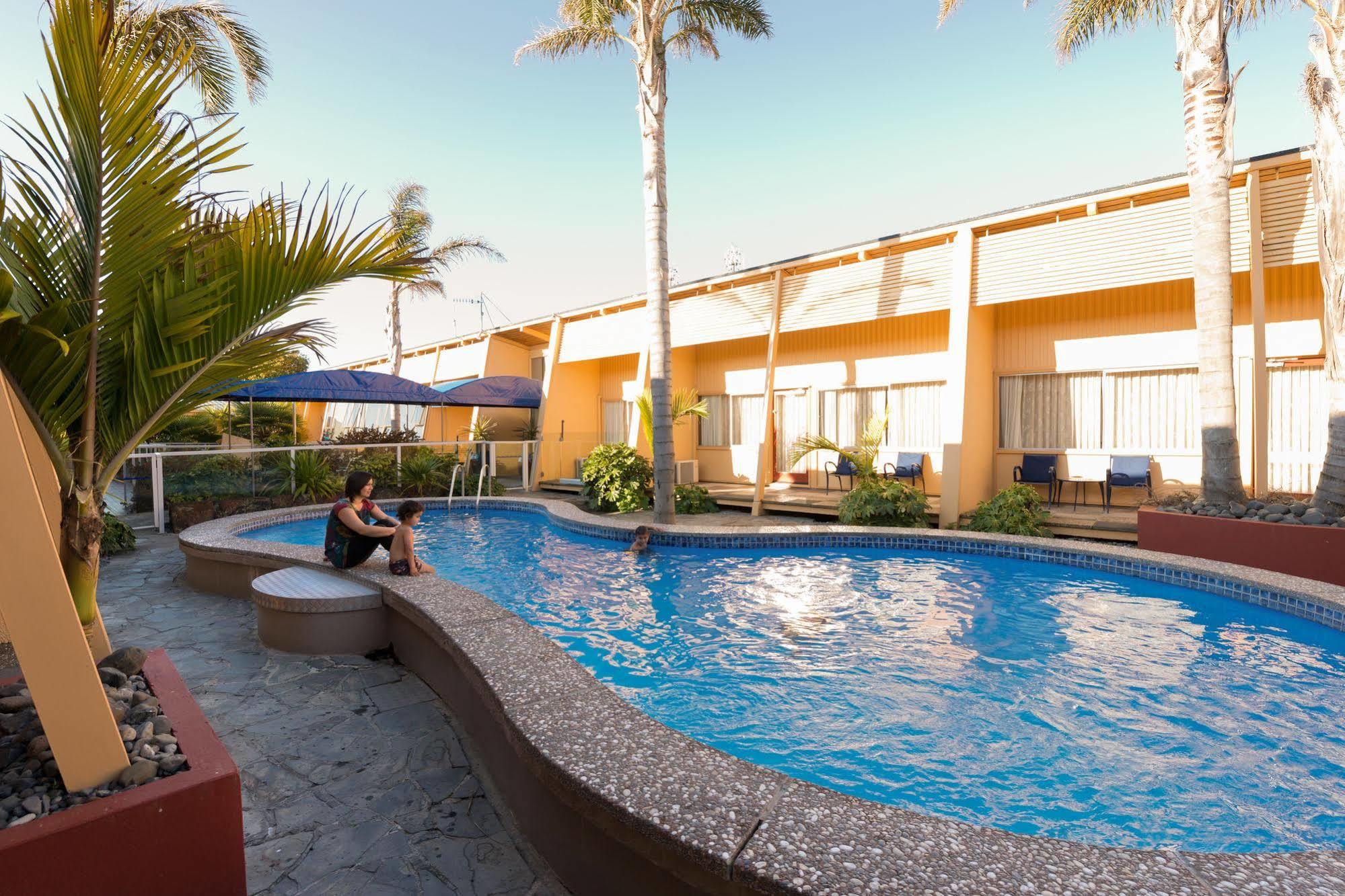 Oasis Beach Motel Taupo Ngoại thất bức ảnh