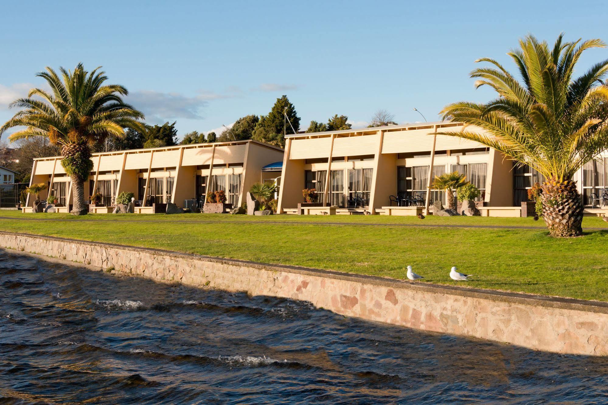 Oasis Beach Motel Taupo Ngoại thất bức ảnh