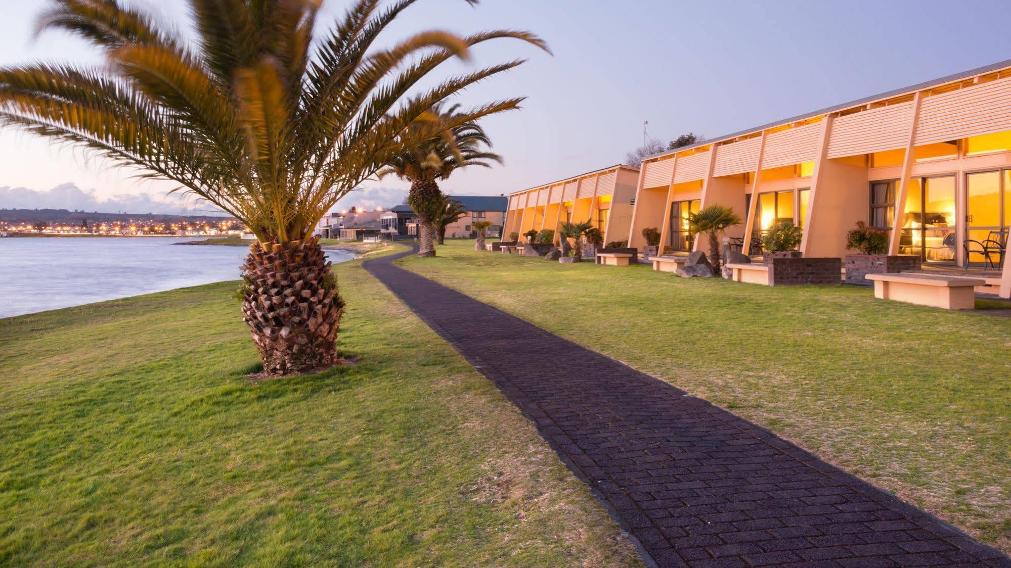 Oasis Beach Motel Taupo Ngoại thất bức ảnh